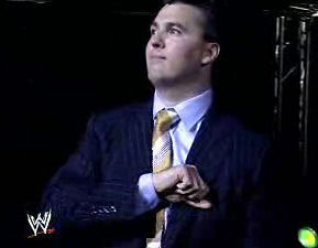 Shane Mcmahon interrumpio la pelea de los spirit squat y HBK